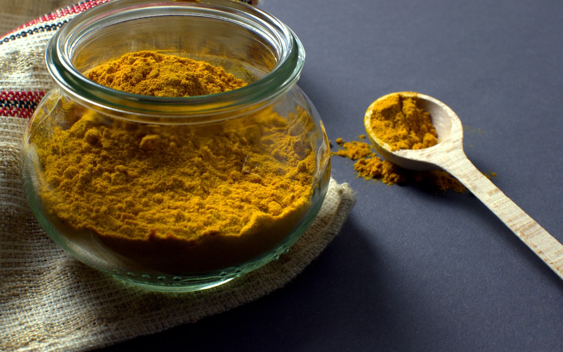 turmeric is one home remedies for jaw pain