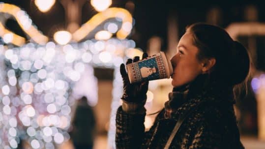 Do you want to start 2024 out with a bright smile? Here’s how to prevent stains and keep your teeth white this holiday season.