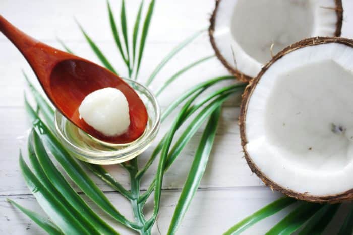 Does coconut oil whiten teeth? Many people who practice oil pulling claim to see an improvement in their tooth color, and it could be due to the antibacterial properties of coconut oil.