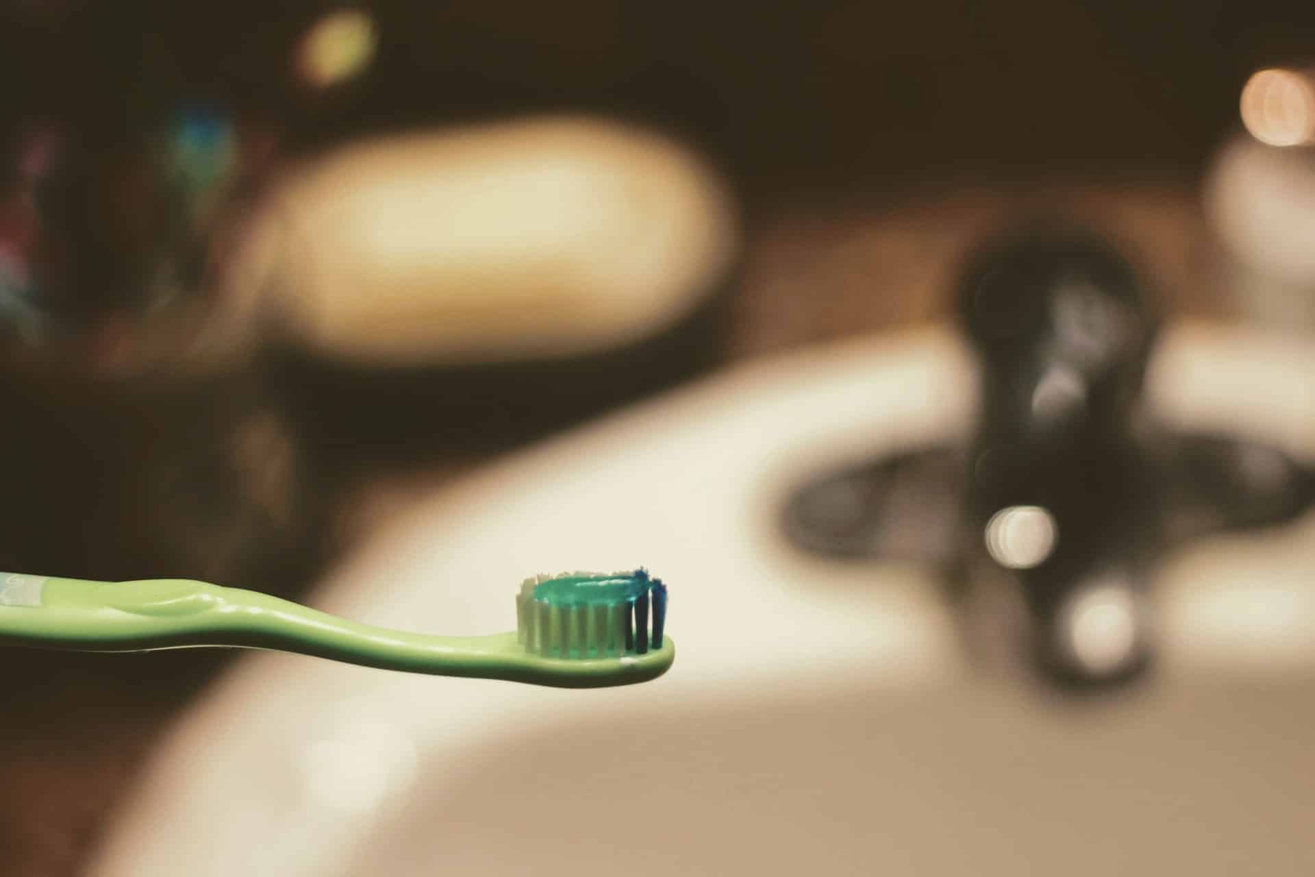 Did you know that there can be harmful ingredients in toothpaste? From endocrine disruptors to carcinogens, here are five ingredients to avoid.